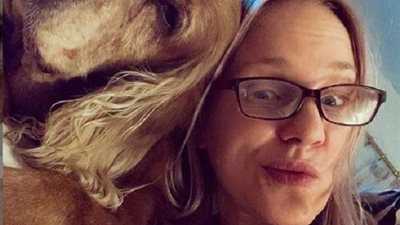 ابنى وأفضل صديق.. شيرين رضا مع كلبها