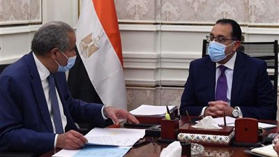 رئيس الحكومة يتابع موقف السلع الأساسية وتوفيرها بالمحافظات استعداداً لشهر رمضان