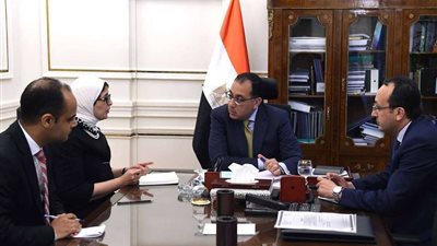 رئيس الوزراء يجتمع بوزيرة الصحة اليوم