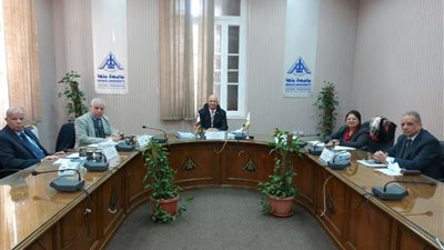 رئيس جامعة بنها يترأس لجنة اختيار عميد كلية التربية