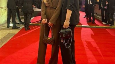 ليلى أحمد زاهر تتغزل في شقيقتها بصورة على 