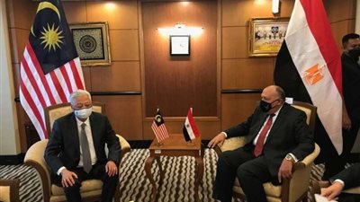 سامح شكري يسلم رسالة موجهة من الرئيس السيسي إلى الحكومة الماليزية
