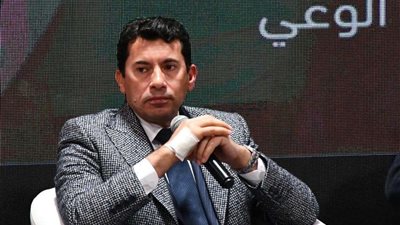 صبحي.. يشهد فعاليات الصالون الثقافى حول 