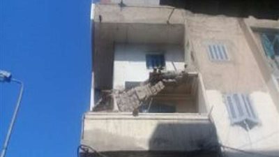 إصابة سيدة سقطت بها شرفة منزلها في الإسكندرية