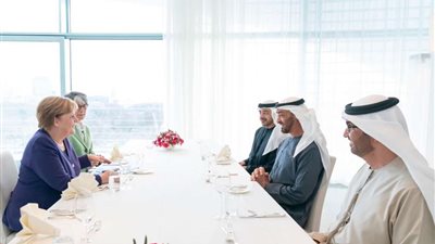 شاهد.. ولي عهد أبوظبي يلتقي ميركل قبل مؤتمر برلين حول ليبيا