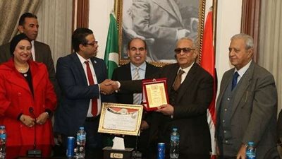 بالصور.. التجمع العربي للسلام يكرّم رئيس حزب الوفد