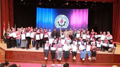 جامعة السويس تكرم منظمي الندوة التثقيفية لقوات الدفاع الشعبي والعسكري