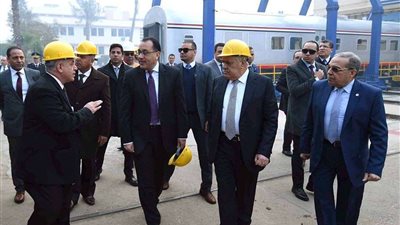 تفاصيل جولة رئيس الوزراء في مصنع سيماف لمهمات السكك الحديدية (صور)