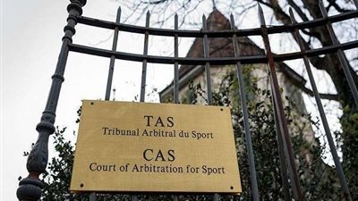 الكأس تؤيد قرارات الويفا لإيقاف الأندية الروسيه
