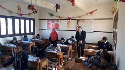 وكيل تعليم الفيوم يتابع سير الامتحانات بالمحافظة