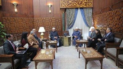 خلال استقباله وفدًا من بيت العائلة المصرية.. شيخ الأزهر يوجه بإطلاق حملة لمواجهة غلاء المهور وتكاليف الزواج