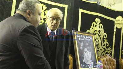 بدء مراسم عزاء ماجدة الصباحي بعمر مكرم (صور)