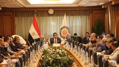 اجتماع المجلس الأعلي للجامعات يناقش تطعيم طلاب الجامعة بالجرعة الثالثة