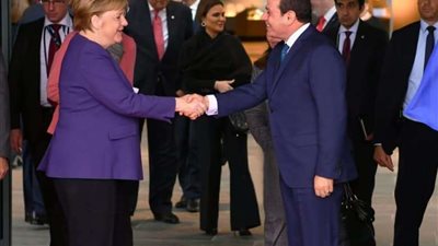 ميركل بقمة برلين: متفقون على ضرورة حل الأزمة الليبية سياسيًا