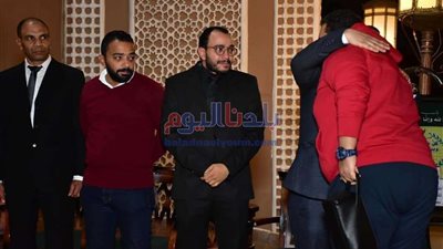 بمسجد الشرطة.. بدء مراسم عزاء والدة حسام داغر (صور)