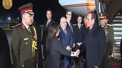 بالفيديو.. لحظة وصول السيسي إلى لندن للمشاركة بقمة الاستثمار