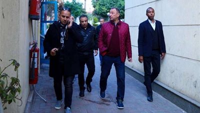 الخطيب يتفقد منشآت مقر الأهلي بالجزيرة (صور)