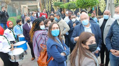 وفد من أعضاء السفارة الهولندية يزور مركز شباب الوايلي