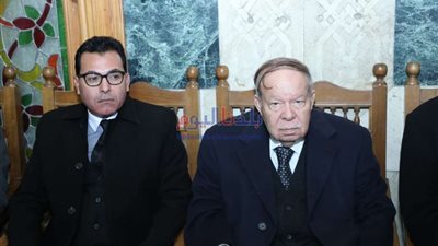 سرور وعاشور ونصار يشاركون في عزاء محمود عز العرب السقا بـ 