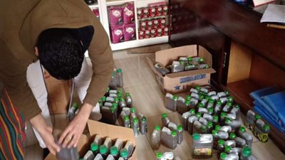 ضبط 198 كجم زيت زيتون غير صالحة للاستهلاك في حملة للصحة بمطروح