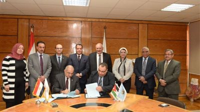 رئيس جامعة أسيوط يوقع 3 اتفاقيات تعاون مشترك مع 