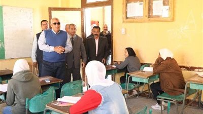 محافظ الوادي الجديد يتفقد مدرسة المروة الإعدادية بالخارجة