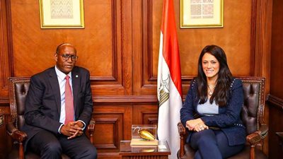 رانيا المشاط تلتقي بعثة بنك التنمية الأفريقي في ختام زيارتها لمصر