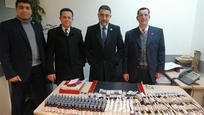 القبض علي سيدة تحاول تهريب عدد من الهواتف والساعات خارج مصر