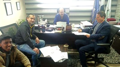 75 عاما.. أكبر محترف في العالم يظهر بالدوري المصري (صور)