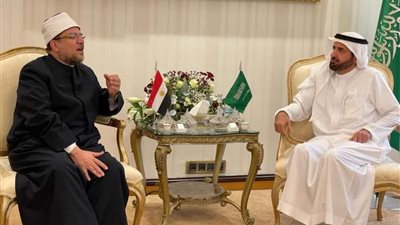 وزير الأوقاف يلتقي نظيره السعودي بمقر وزارة الحج بجدة