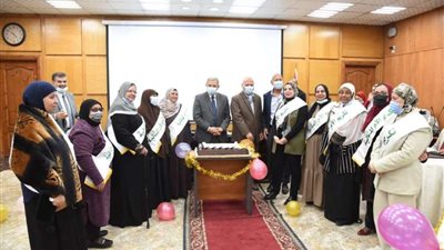 رئيس القابضة للمياه يكرم الأمهات المثاليات بشركات مياه الشرب والصرف الصحي