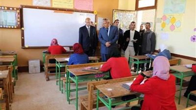 مكافآت مالية لأوائل الإعدادية والمدرسة التي تحقق أفضل النتائج بالوادي الجديد