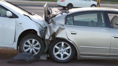 حادث تصادم سيارتين أعلى كوبرى أكتوبر