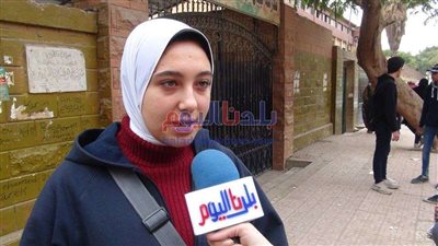 طلاب الصف الأول الثانوي يؤدون امتحان مادة التاريخ وفقًا لنظام التقييم الجديد