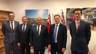 وزير النقل يبحث مع نظيره البريطاني التعاون المشترك في المجالات المختلفة