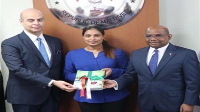 السفير حسين السحرتي يلتقي رئيس جمهورية المالديف وعدد من المسؤولين