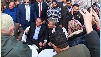 محافظ الإسكندرية يستمع لشكاوى المواطنين على 