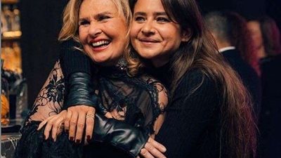 بإطلالة أنيقة.. يسرا تفاجئ متابعيها بصورة مع نيللي كريم