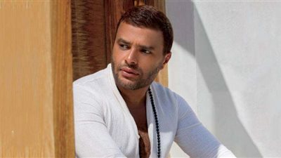 احتفالًا بعيد الأم.. رامي صبري يقدم التهنئة لوالدته وزوجته بطريقة مميزة