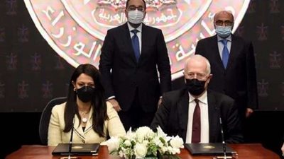 رئيس الحكومة يشهد التوقيع على اتفاقية التسوية النهائية مع شركة 