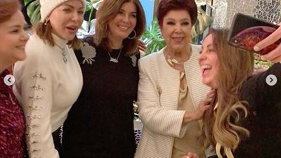 نرمين الفقي تشارك جمهورها بصور من حفل عيد ميلاد دلال عبد العزيز