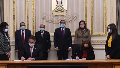 رئيس الوزراء يشهد توقيع تعاون بين وزارتي العدل والتخطيط