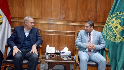 محافظ القليوبية يستقبل رئيس الهيئة العامة لمحو الأمية وتعليم الكبار