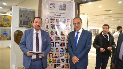 رئيس الهيئة المصرية للكتاب يشهد افتتاح معرض الفنون التشكيلية 