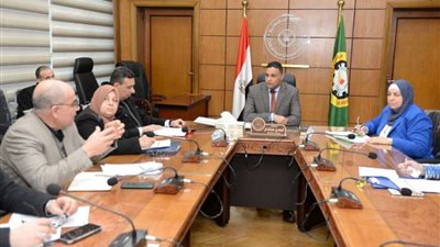 محافظ الدقهلية يعقد اجتماعاً مع اللجنة العليا للاستثمار