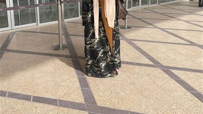 ظهور الفنانة بدرية طلبة من داخل المطار بمدينة الرياض