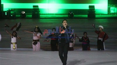 حكيم يحيي حفل القبائل العربية باستاد القاهرة (صور)