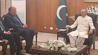 الرئيس الباكستاني يستقبل وزير الخارجية سامح شكري
