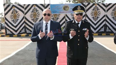 بالصور.. محافظ بني سويف ومدير الأمن يضعان أكاليل الزهور على النصب التذكاري لشهداء الشرطة