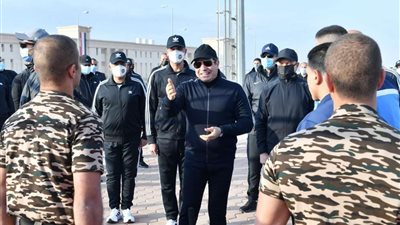 الرئيس السيسي: مش هوصيكم أبدا إنكم دايما تبقوا في أعلى درجات الكفاءة والجدية (فيديو)